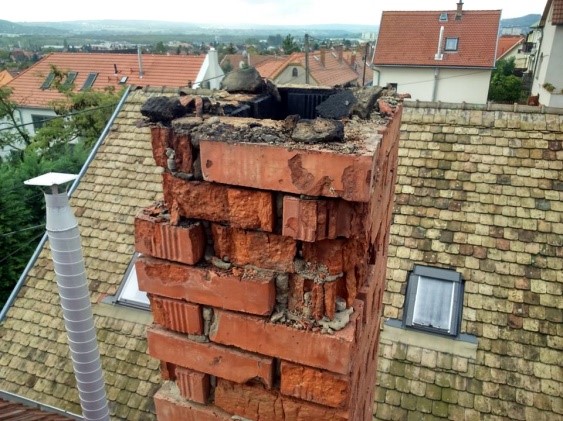 A használatban lévő vagy tartalék égéstermék-elvezető nem megfelelő állékonysága